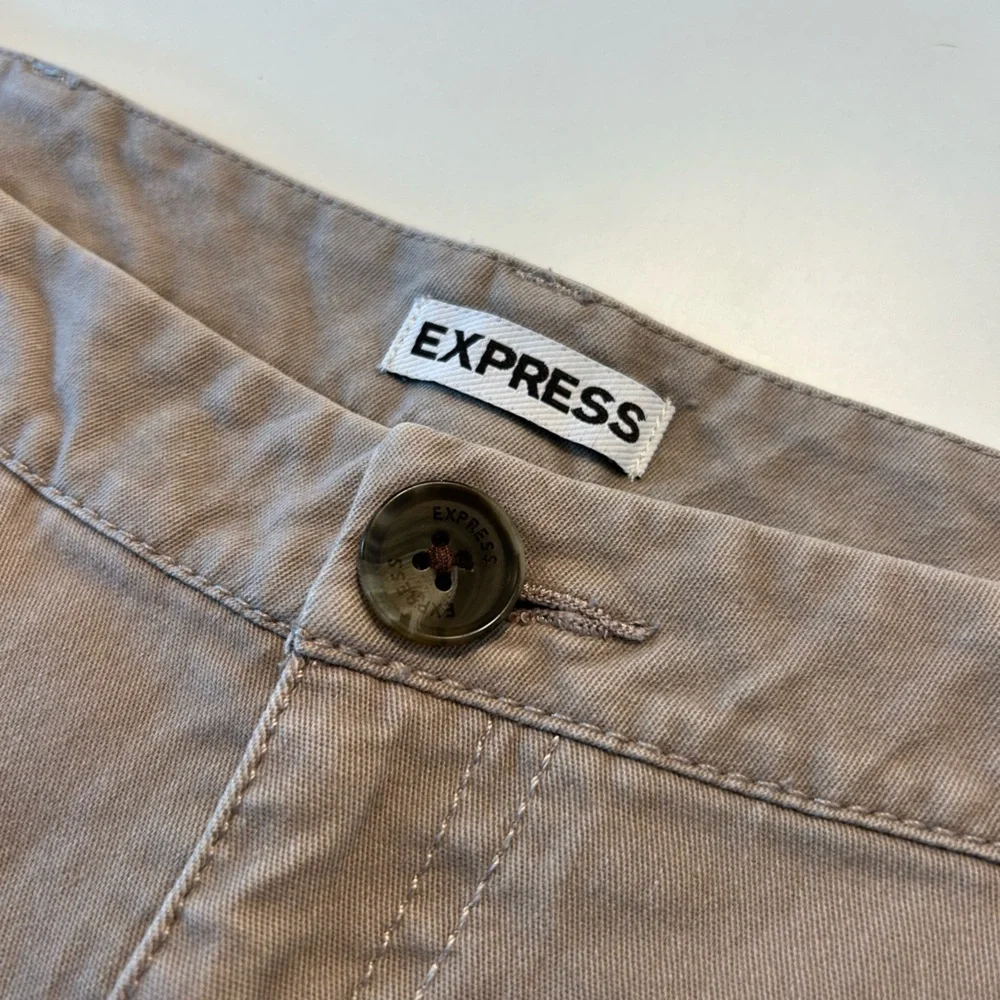 EXPRESS Khaki Shorts - Picture 2 of 5